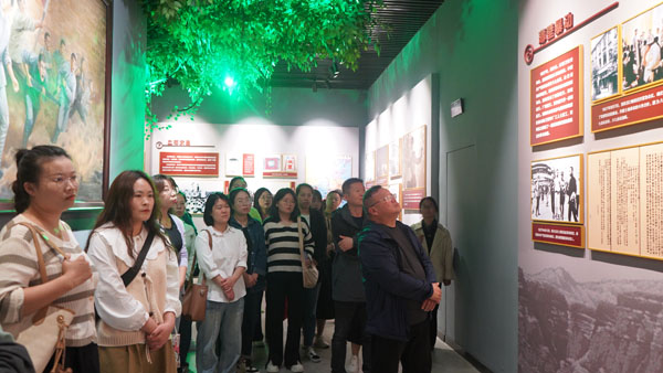 暴動(dòng).jpg 暴動(dòng).jpg